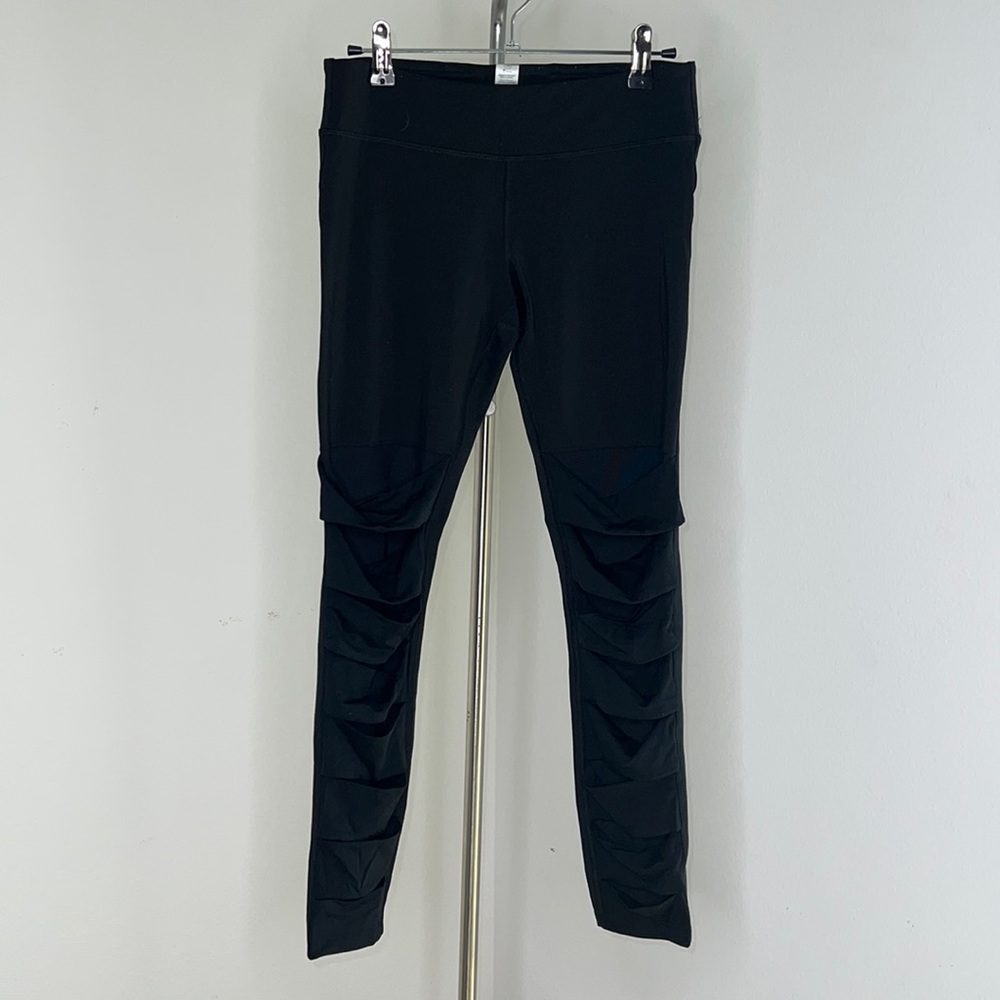 🔹 Ivivva Strap Detail Leggings